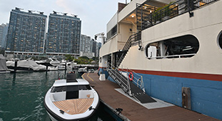 Pontoon 